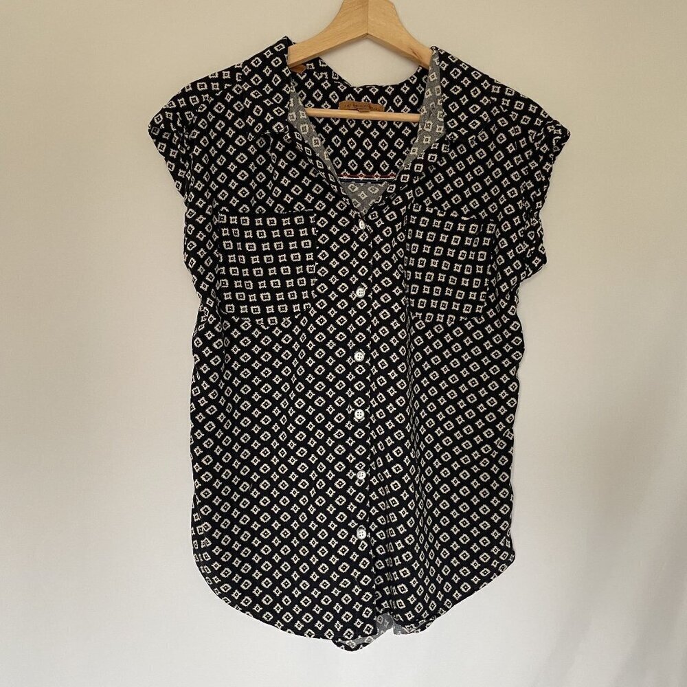Jachs Girlfriend size s button down short sleeved collared shirt pockets rayon